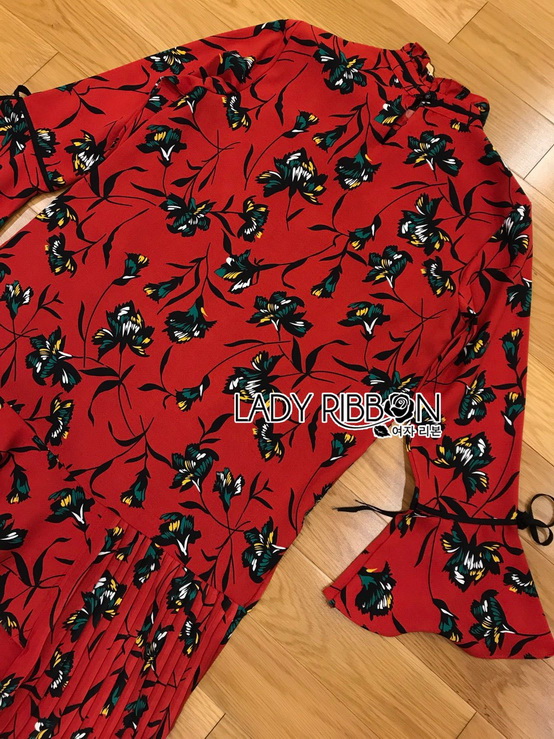 เดรสผ้าเครปสีแดงพิมพ์ลายดอกไม้สีเขียว