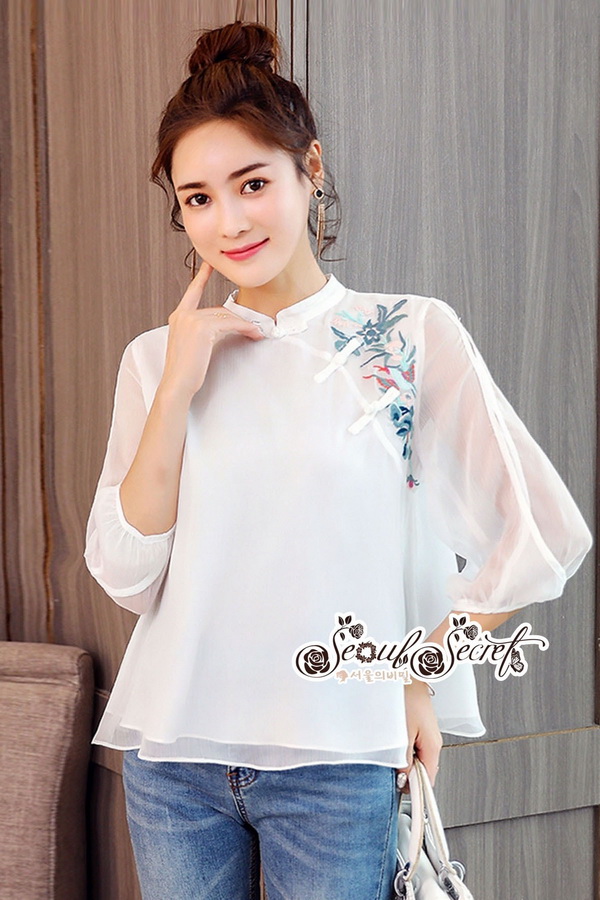 เสื้อสีขาวคลาสสิคลุคสาวหวานๆ