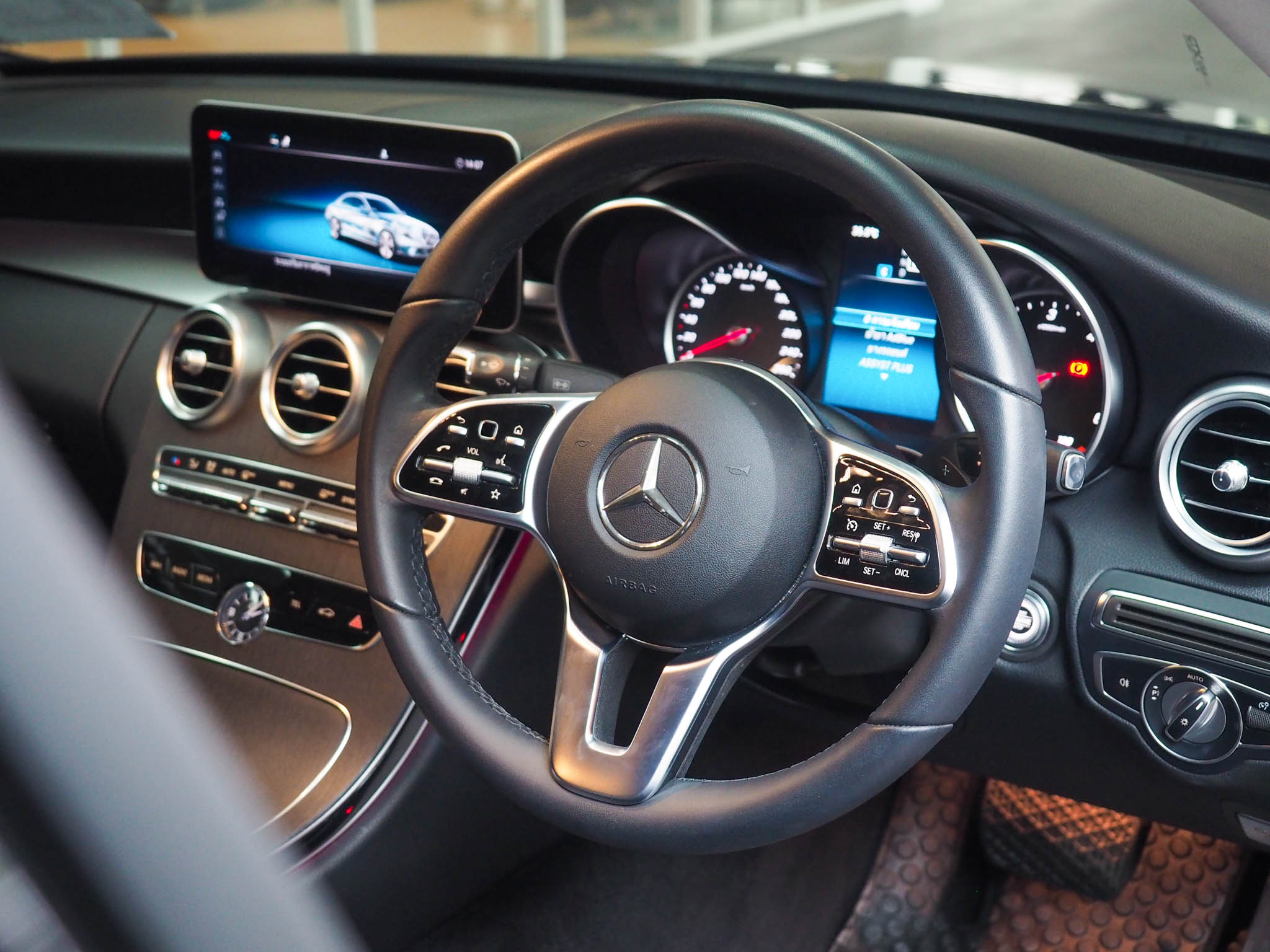 จองแล้ว C220d Avantgarde W205