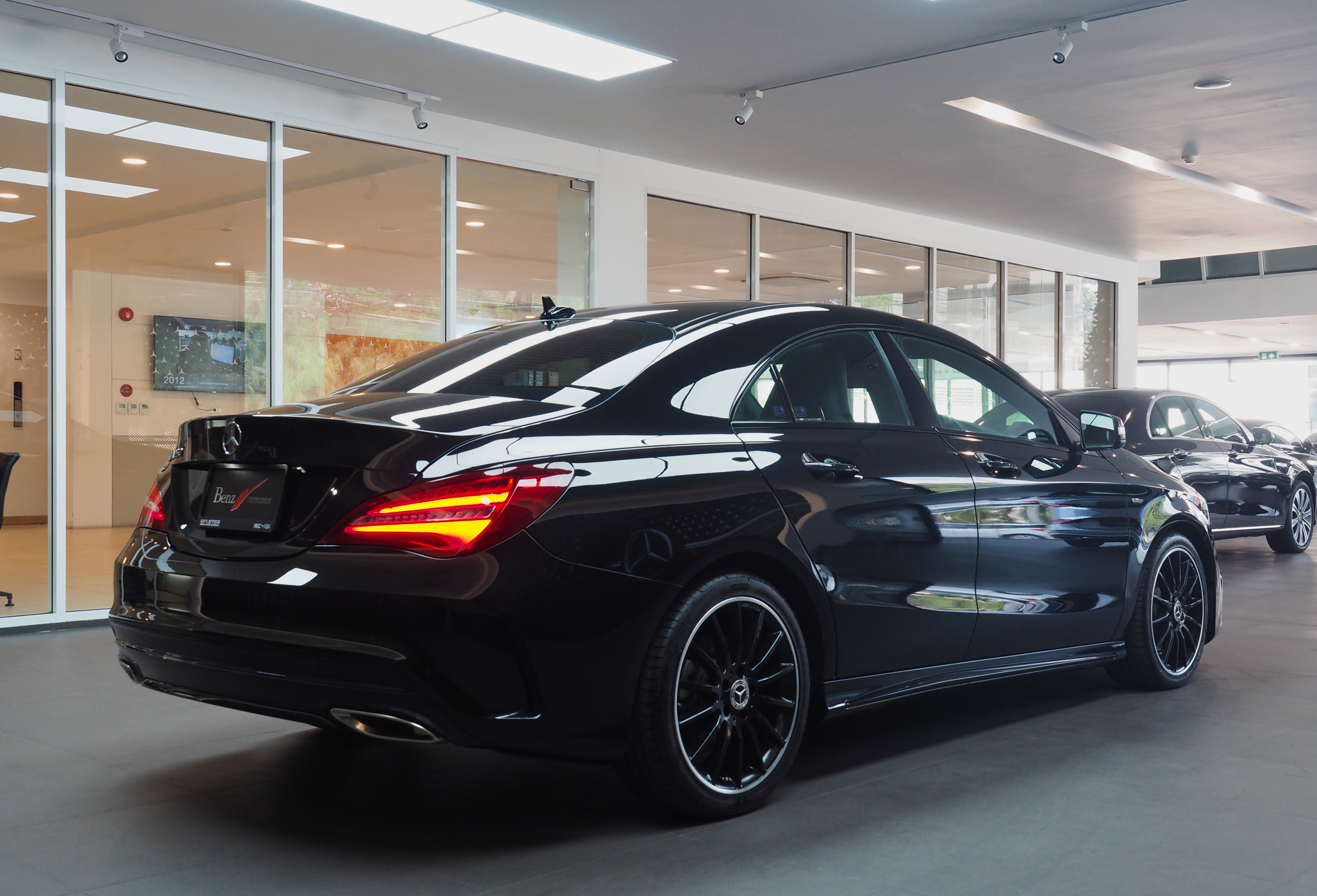 จองแล้ว CLA250 AMG Night Edition W117