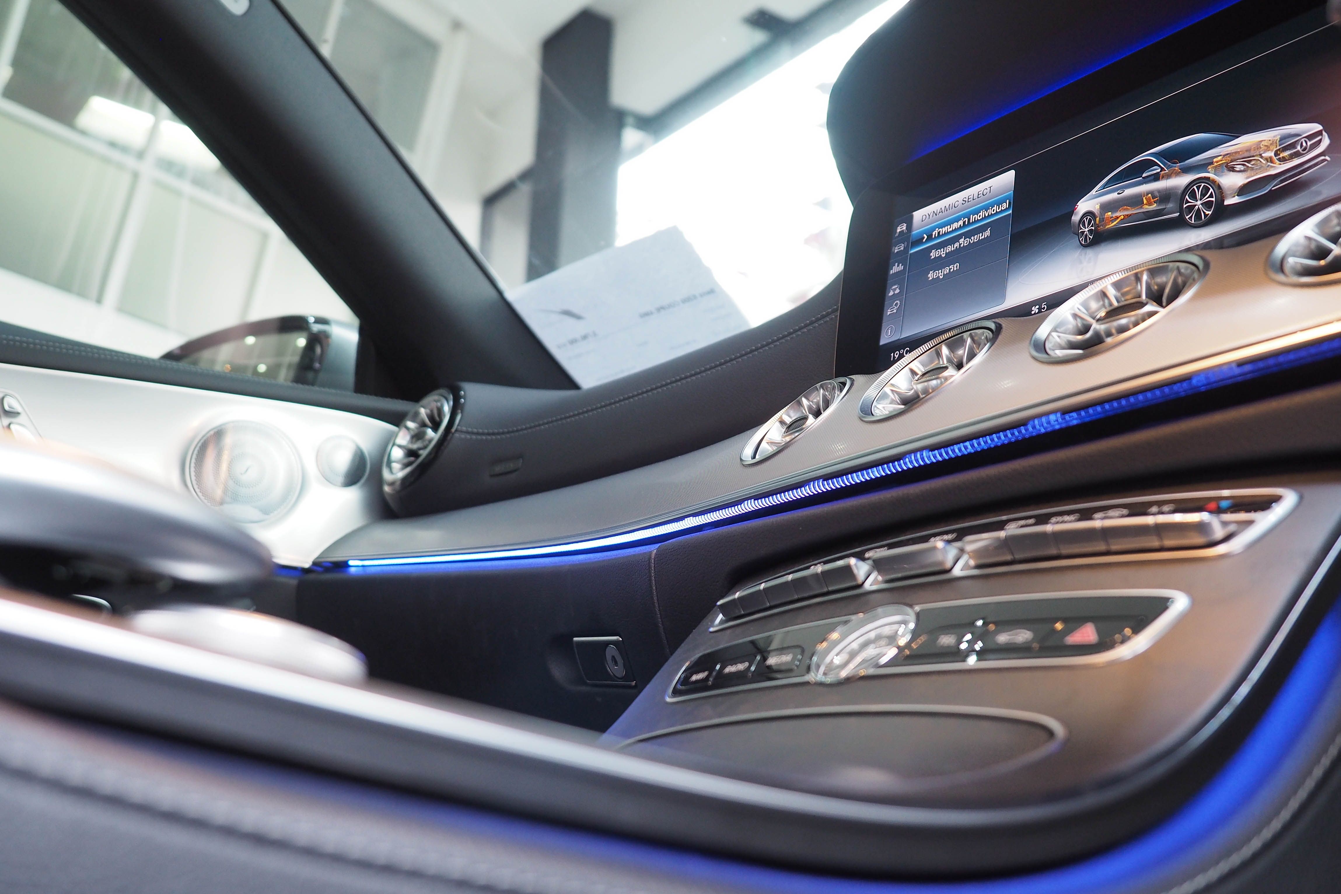 จองแล้ว E200 Coupe AMG Dynamic W238