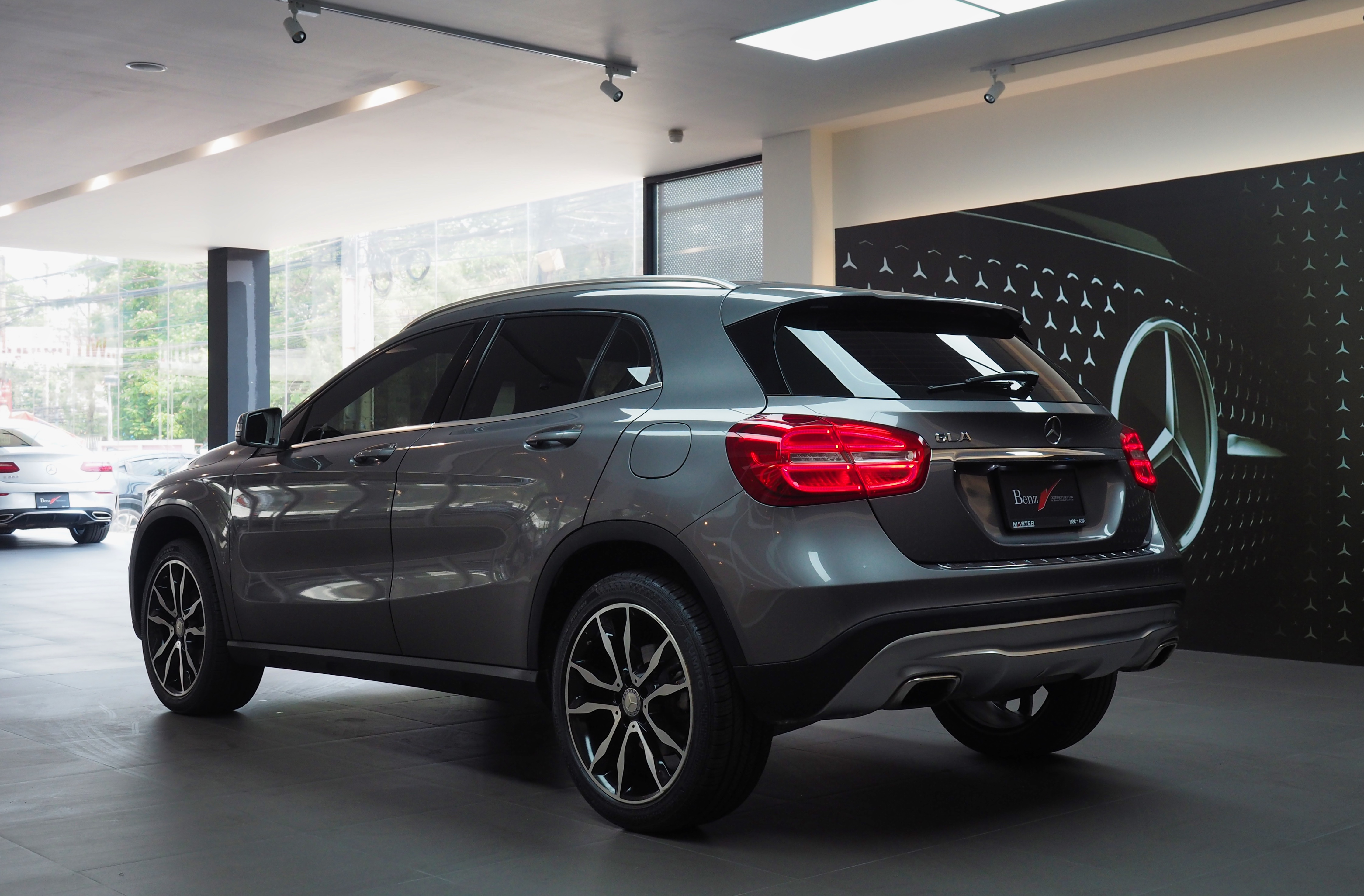 จองแล้ว GLA200 Urban W156