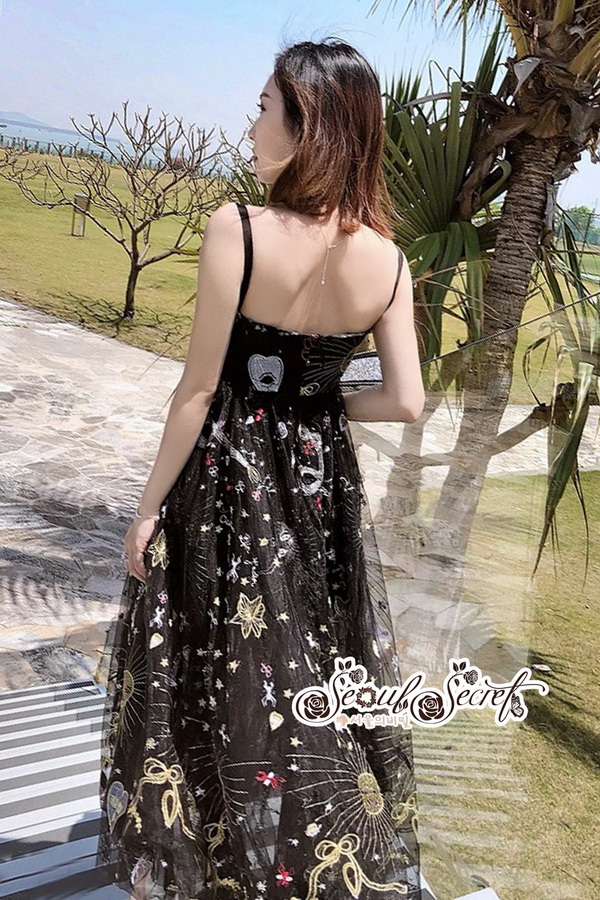 เดรสสายเดี่ยวพร้อมลูกเล่นงานปักลวดลายน่ารักๆ
