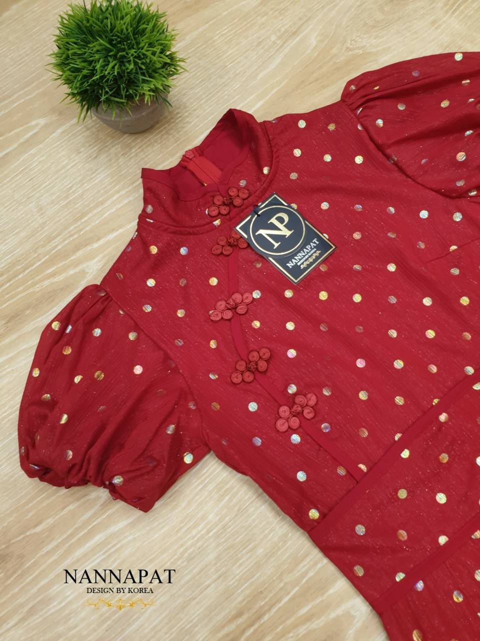 Dress แดงกี่เพ้าที่ Hot hit