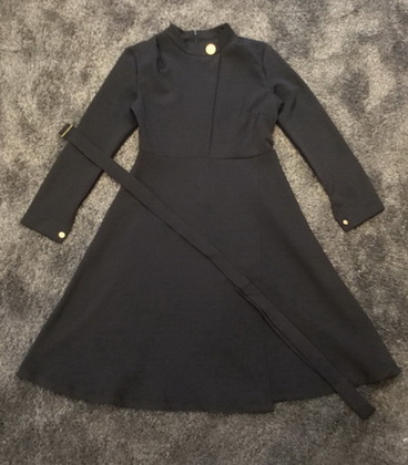 ชุดเดรสคอกลมซิปหลัง