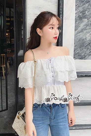 เสื้อทรงเปิดไหล่เสื้อโทนสีขาว