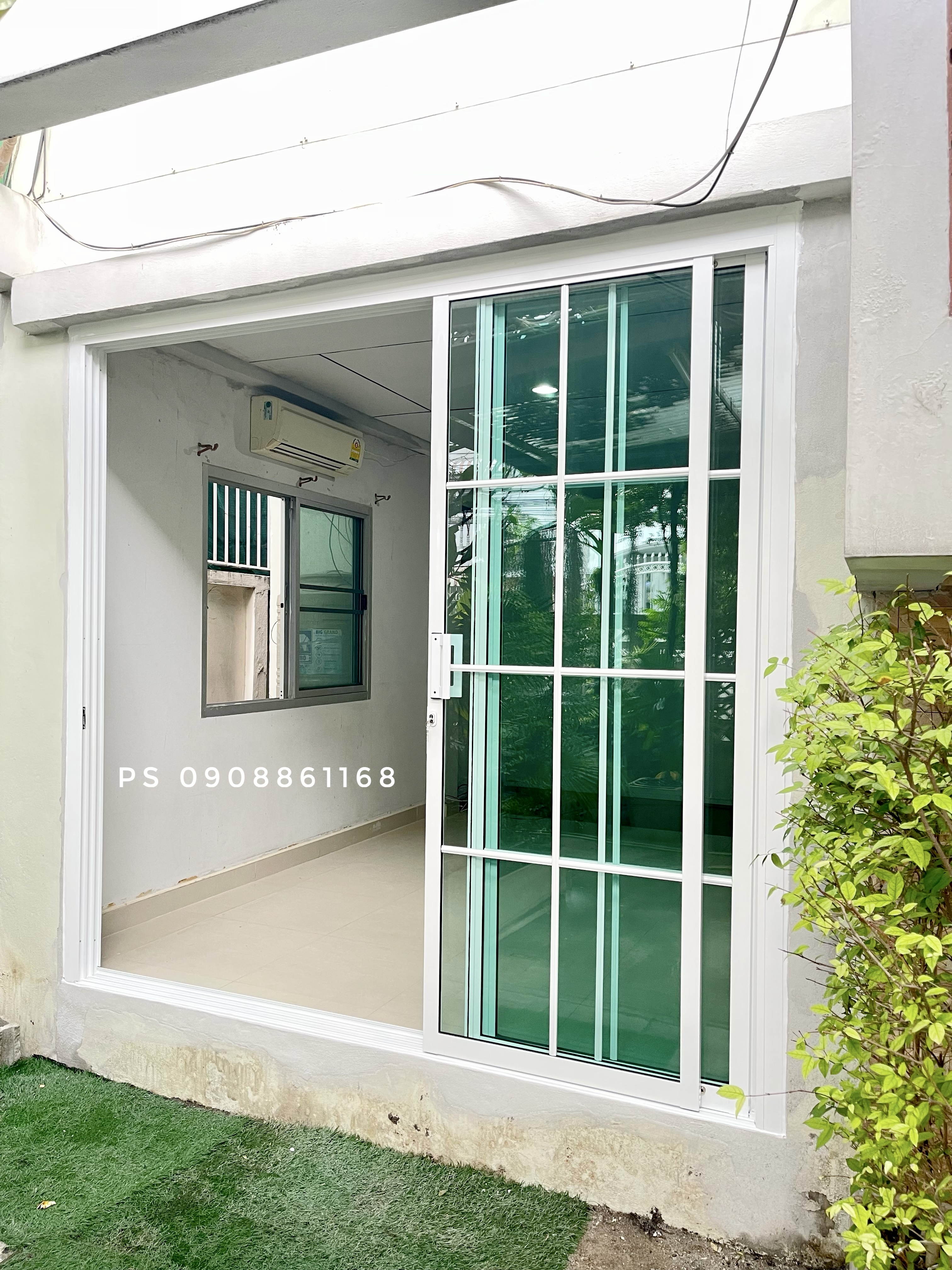 ติดตั้งประตูบ้านด้วยประตูบานเลื่อนสามบานกระจกอลูมิเนียมสวยสไตล์คลาสสิก
