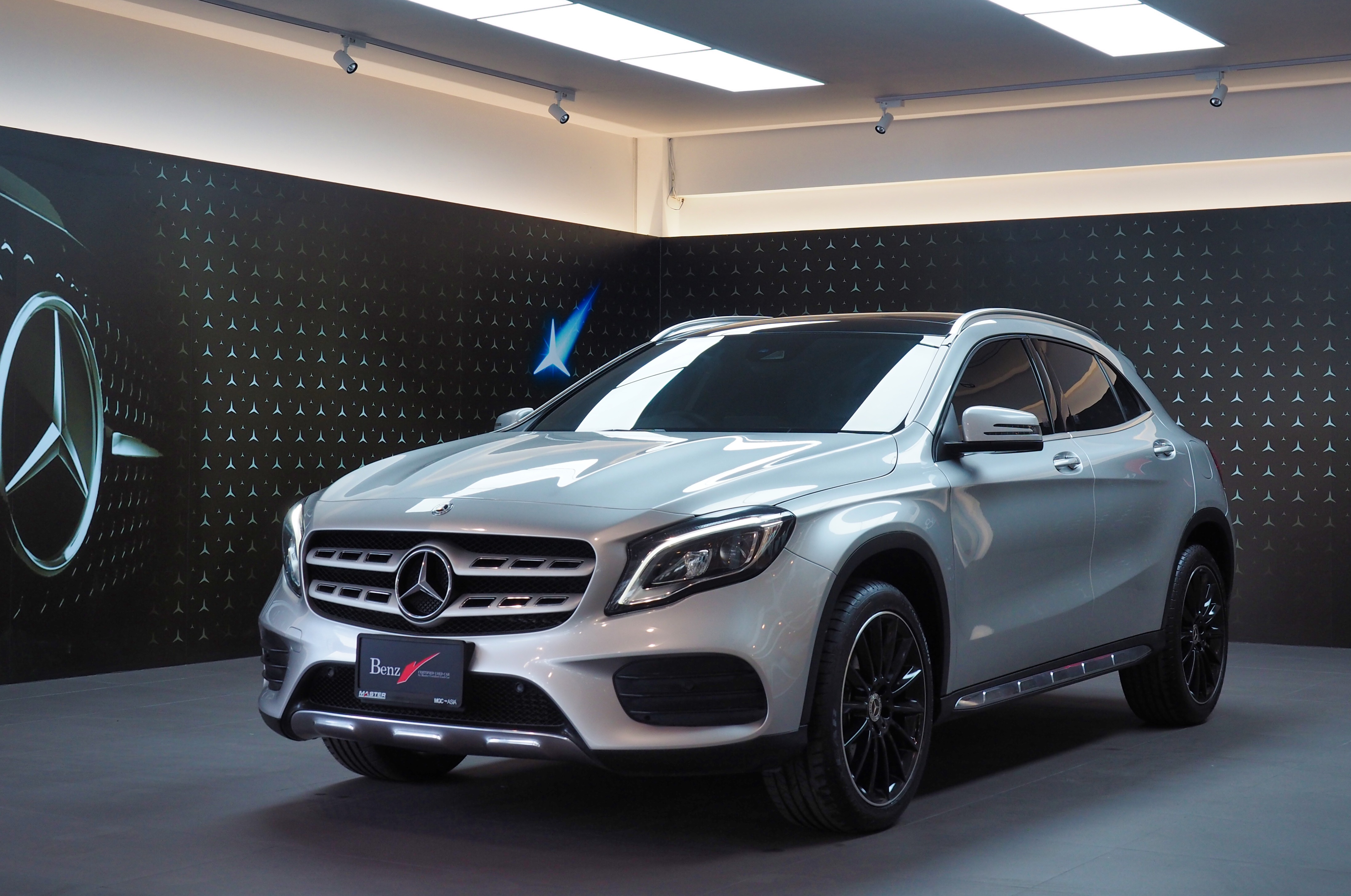 จองแล้ว GLA250 AMG Dynamic W156