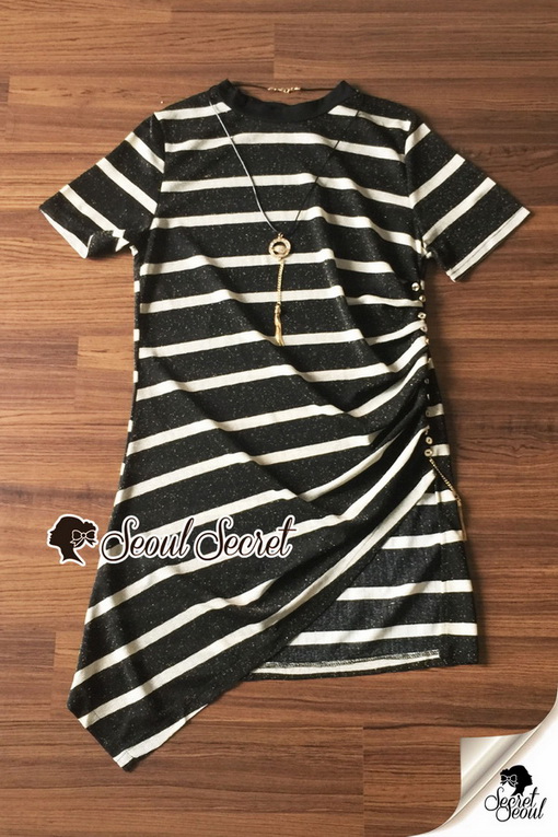 เสื้อลายริ้วสีทูโทนมีจี้พู่