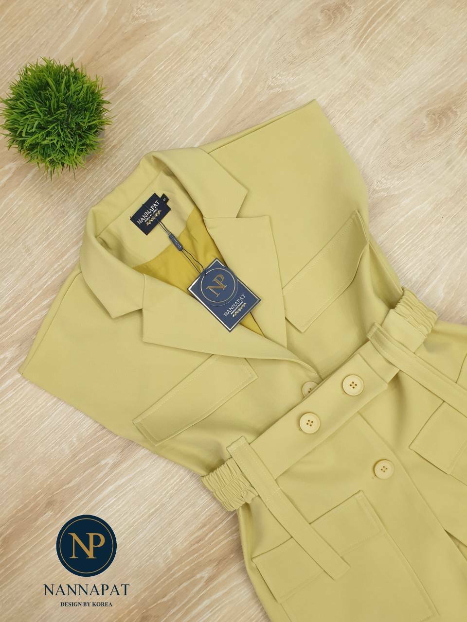 เสื้อคอปกแขนกุด กระดุมหน้า