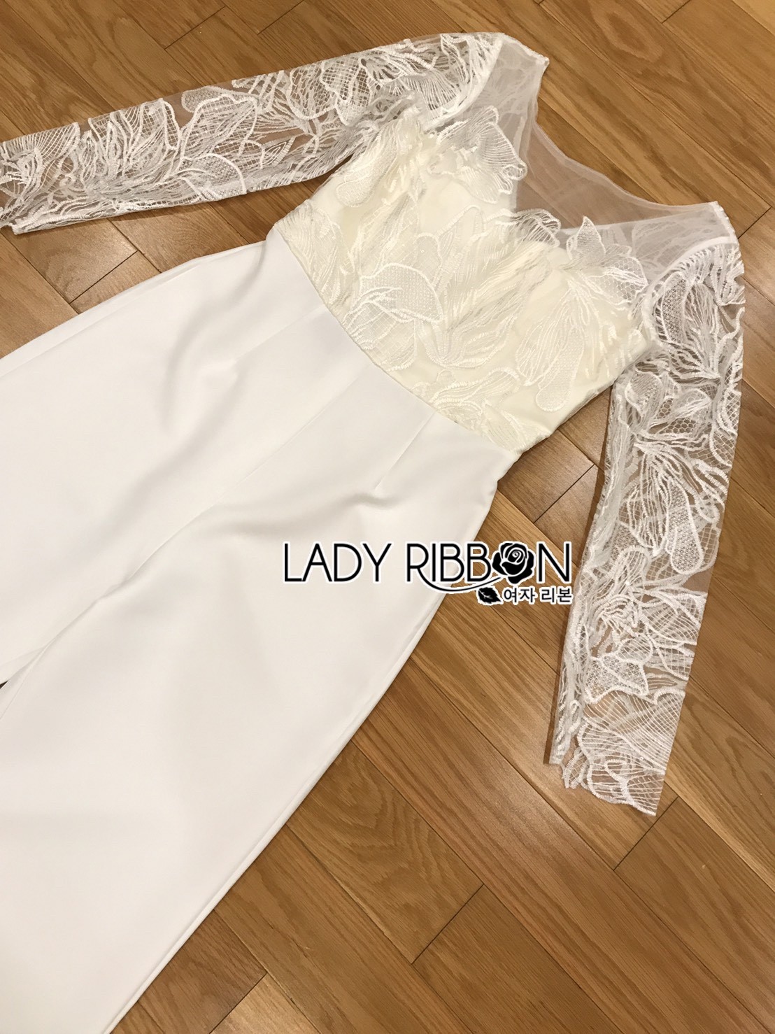 จั้มสูทผ้าเครปสีขาว