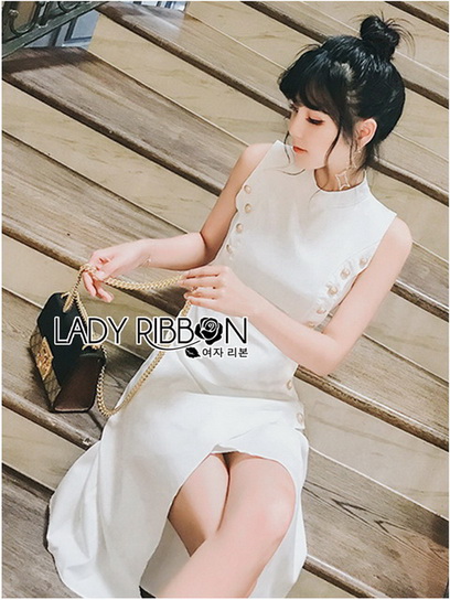 White Dress เดรสแขนกุดสีขาวตกแต่งกระดุมทอง