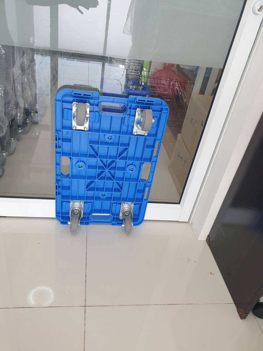 ดอลลี่พื้นพลาสติก แบบต่อกันได้ 150 กก.