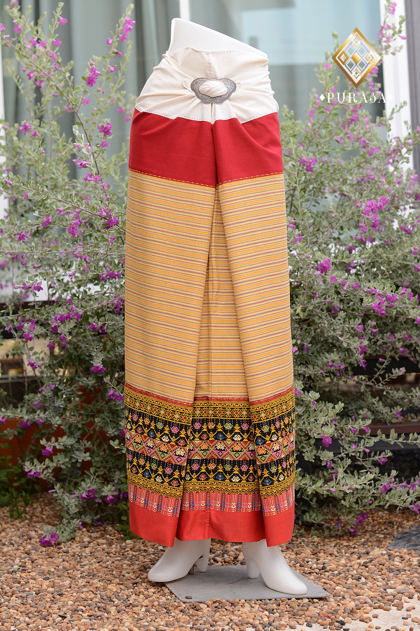 ผ้าซิ่นตีนจก