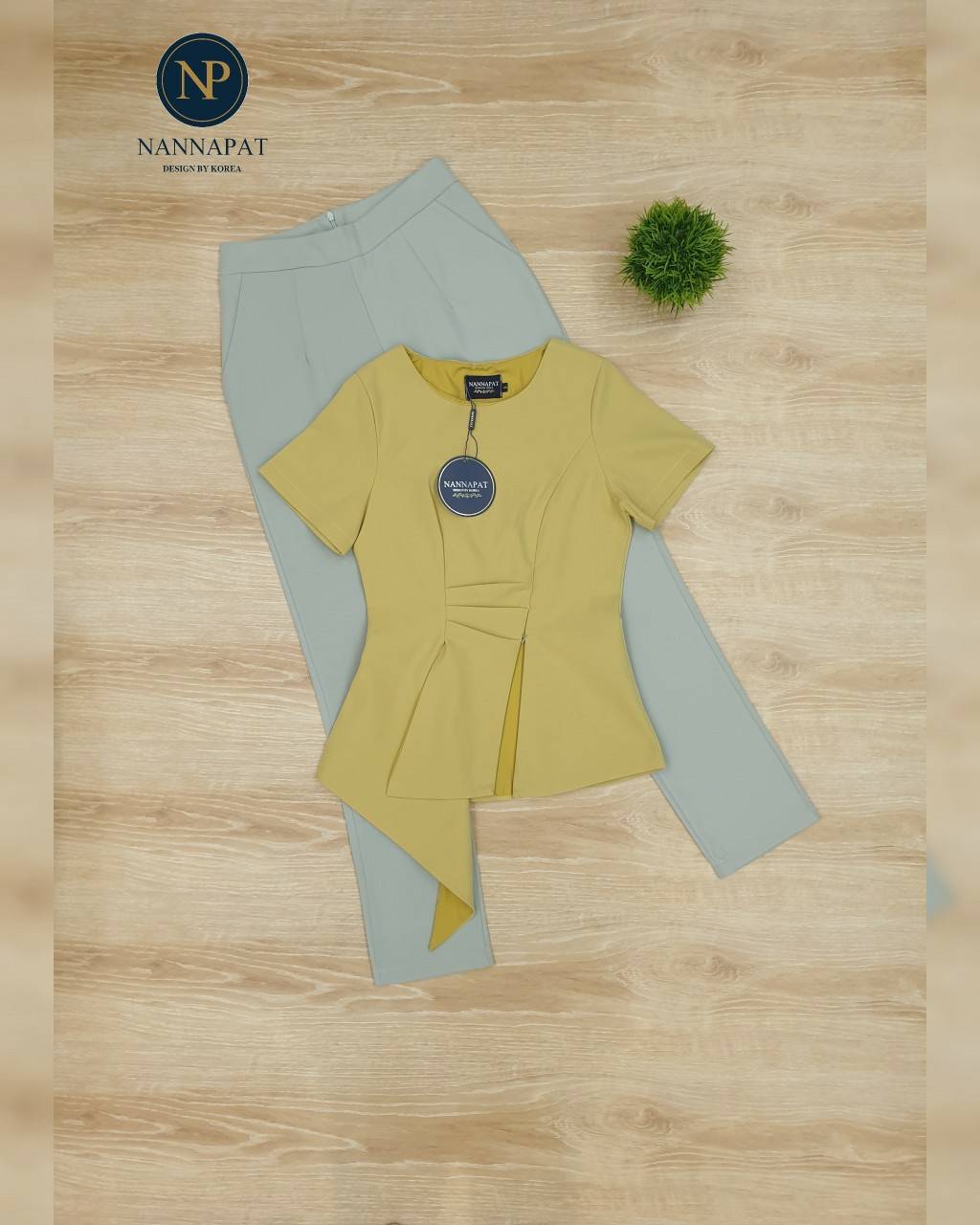 เสื้อเป็นซิปหน้านะคะ แต่งจับจีบตรงเอว