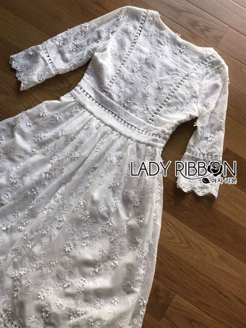 Dress เดรสผ้าเครปสีขาวปักลายดอกไม้