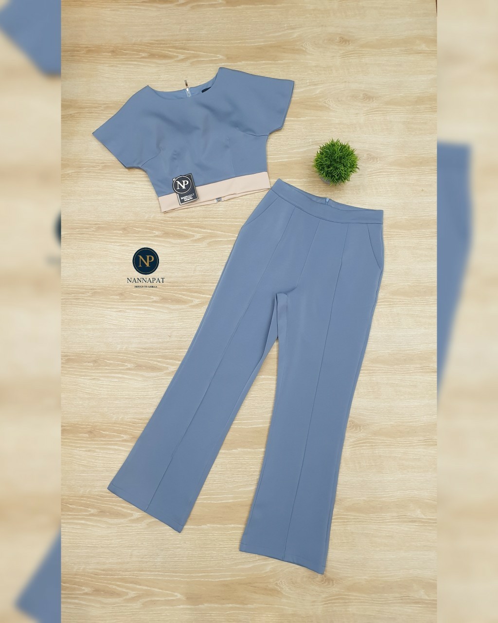 เสื้อซิปหลังตัดขอบเอวดำ