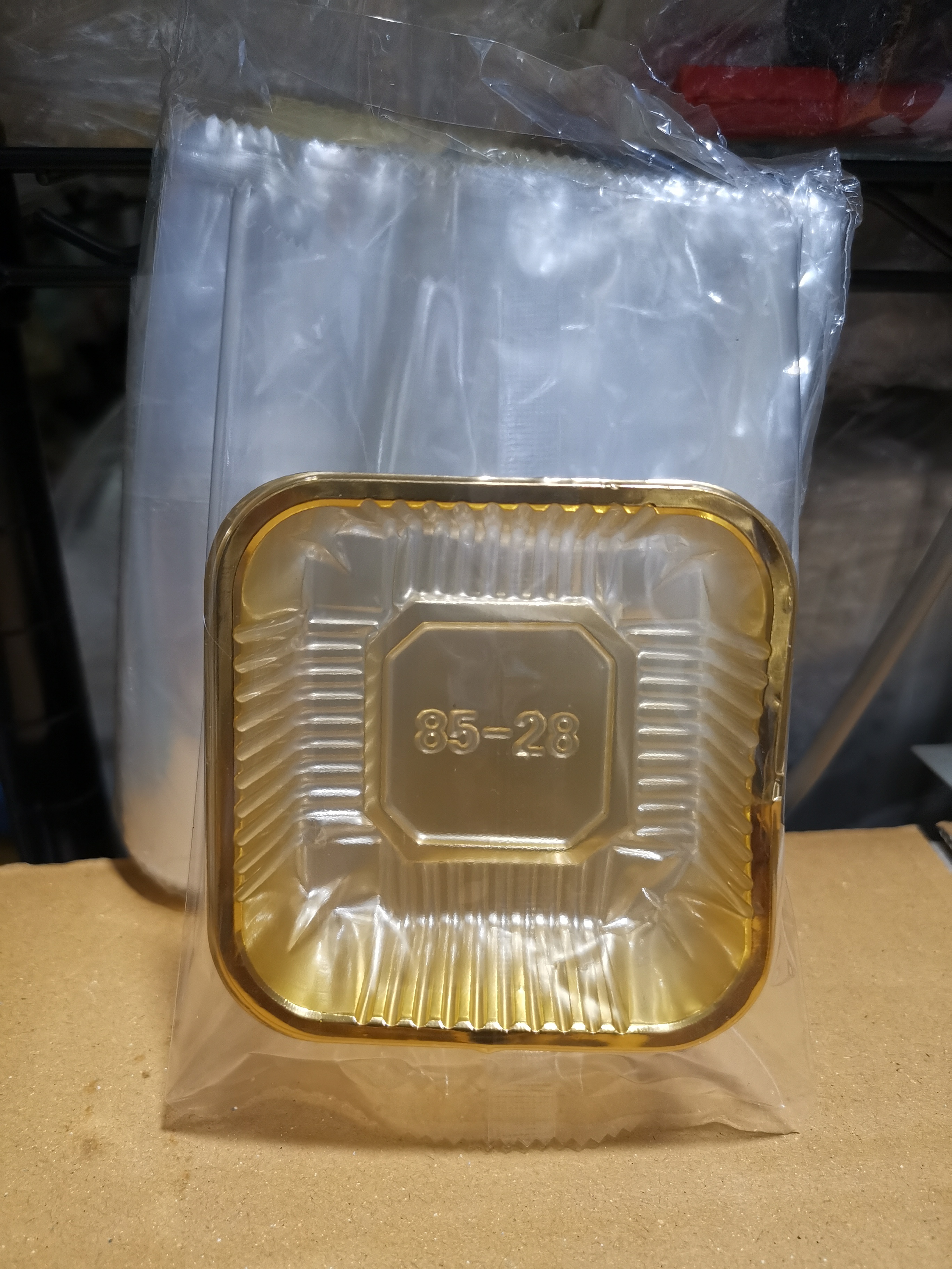 ถาดรองขนม #8cm. #8.5cm. พลาสติก ประมาณ 100ใบ/แพ็ค j12