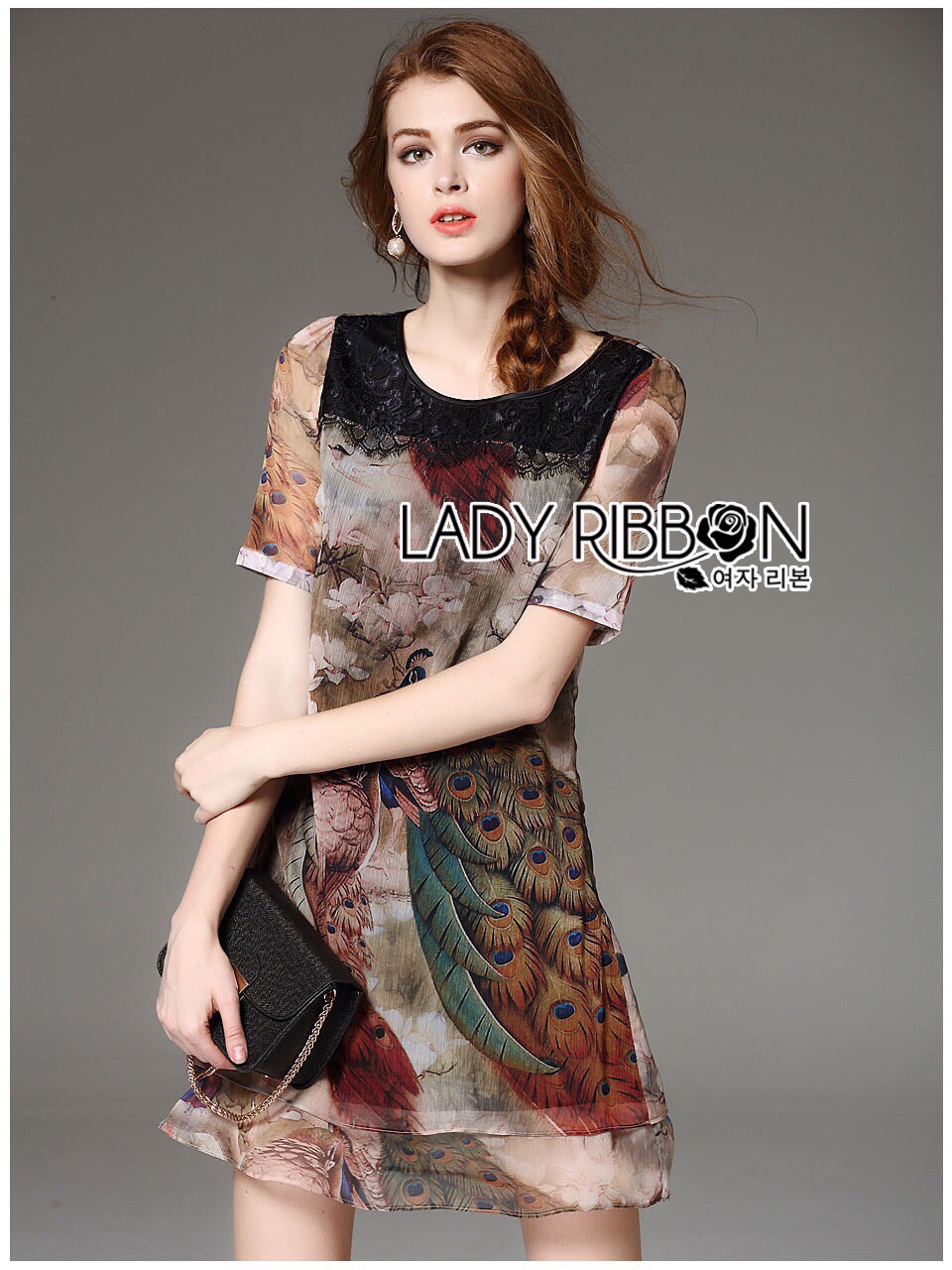 เสื้อผ้า: Lady Ribbon LR07190516 🎀 Lady Ribbon's Made 🎀 Lady Ann Mysterious Charming Peacock Printed Chiffon Dress with Black Lace