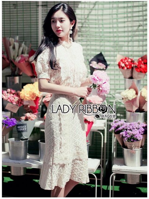 เซ็ตเสื้อและกระโปรงผ้าลูกไม้เอวสูงสีขาว