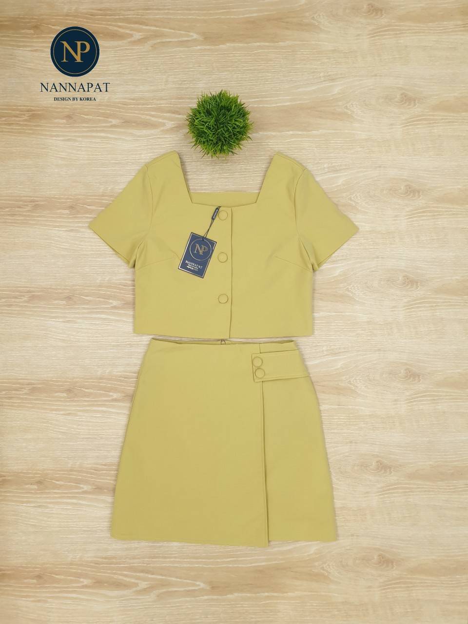 เซทสีเหลืองเสื้อกระดุมหน้า