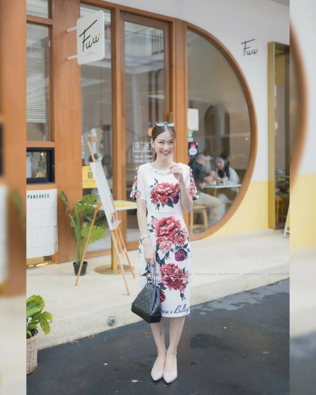 เดรส ซิปหลัง แต่งกระดุมที่แขน ลายดอก