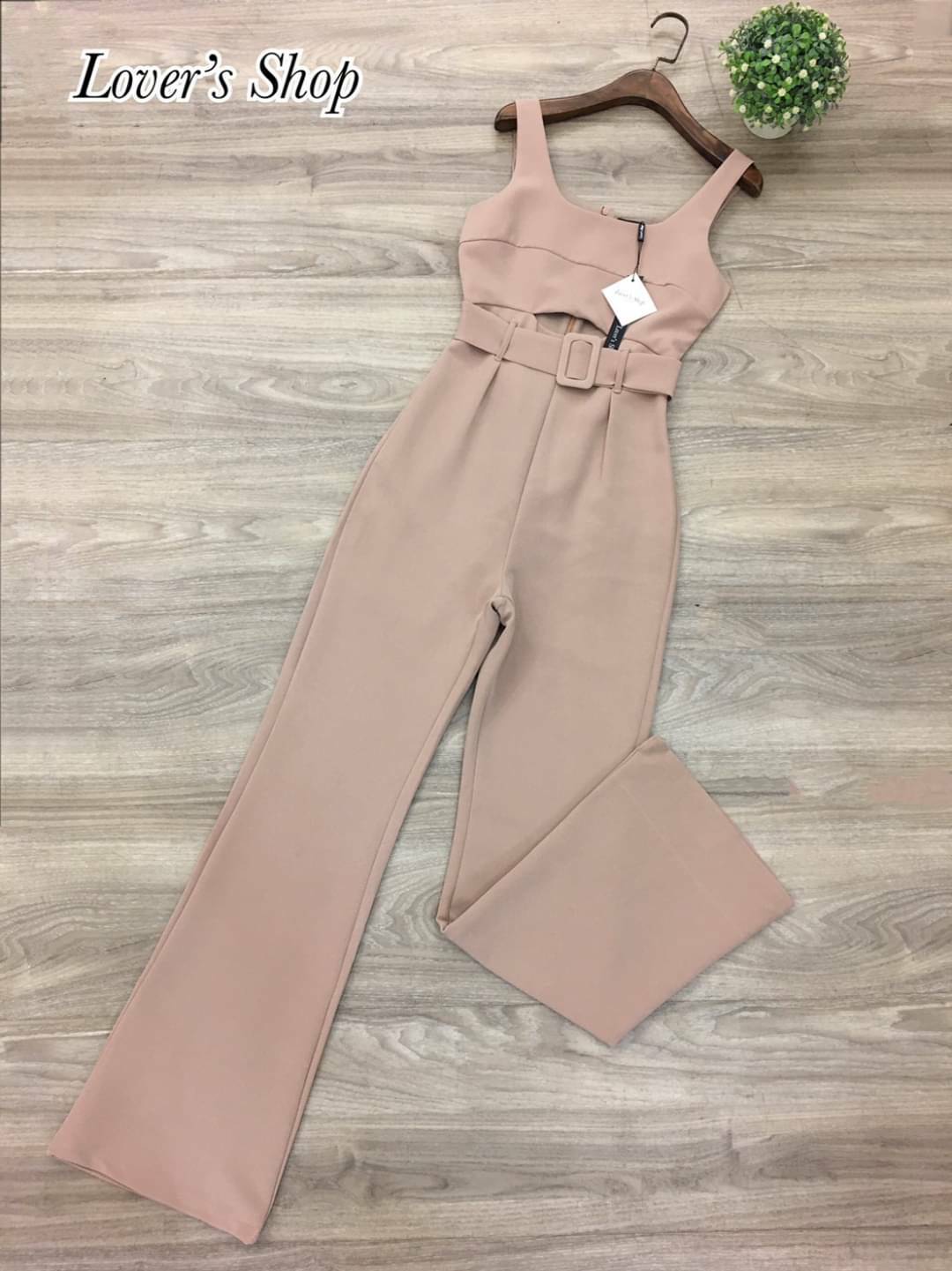 จั้มสูทขายยาวลุคเรียบหรูดูไฮโซ