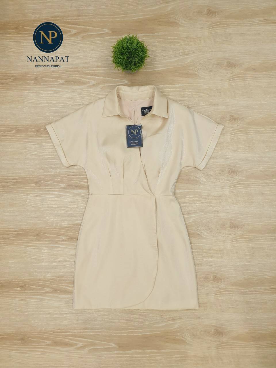 เสื้อมีทั้งซิปหลังซิปหน้ากางเกงขาสั้น