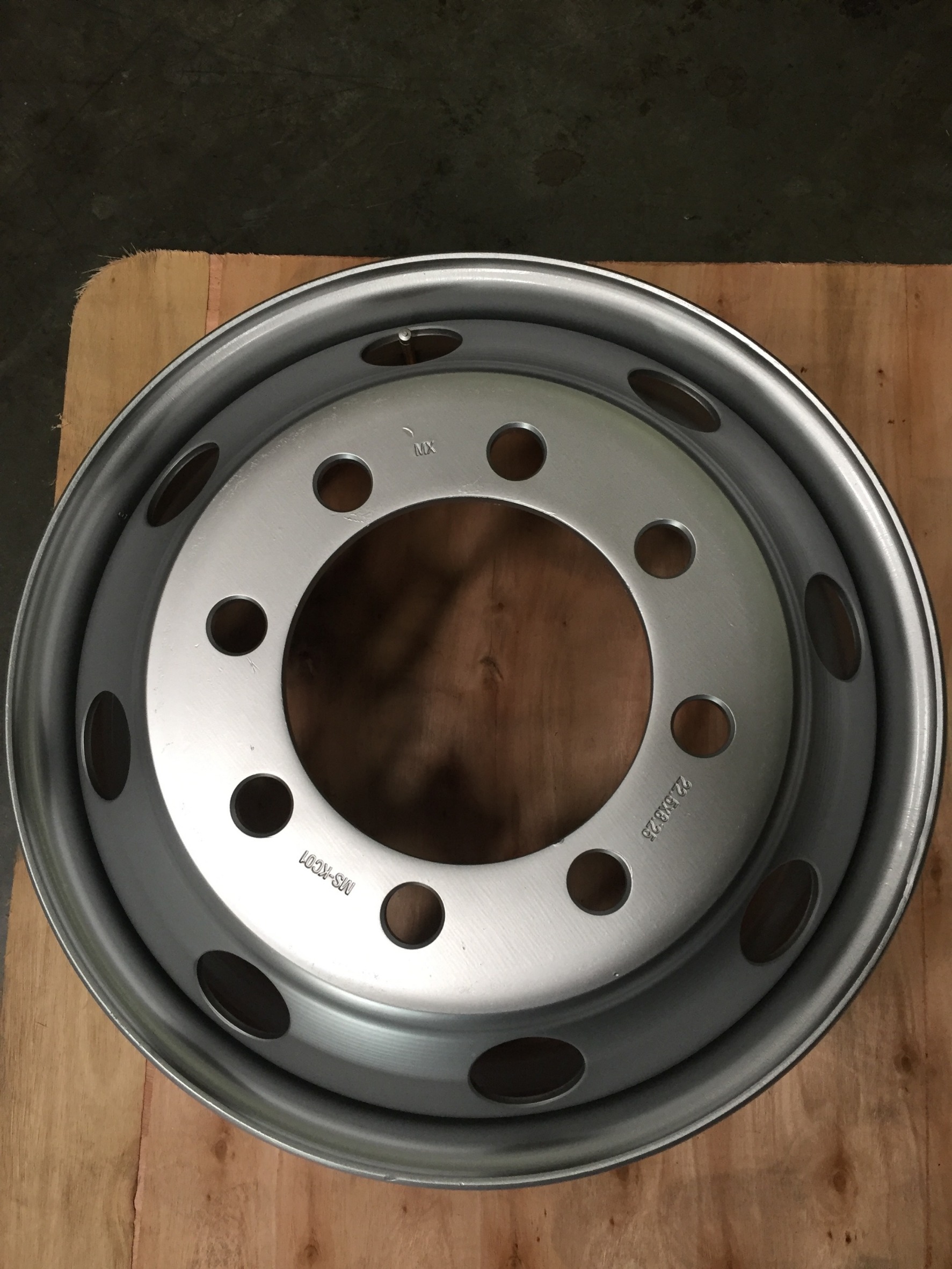 กระทะล้อ ขนาด 8.25x22.5 กระทะล้อ 8 รู รหัส MS-KC01 ยี่ห้อ MX