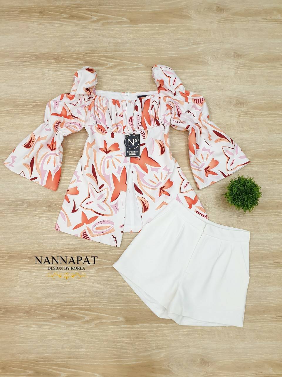 เสื้อผ่าหน้า ช่วงแขนเป็นสม็อค