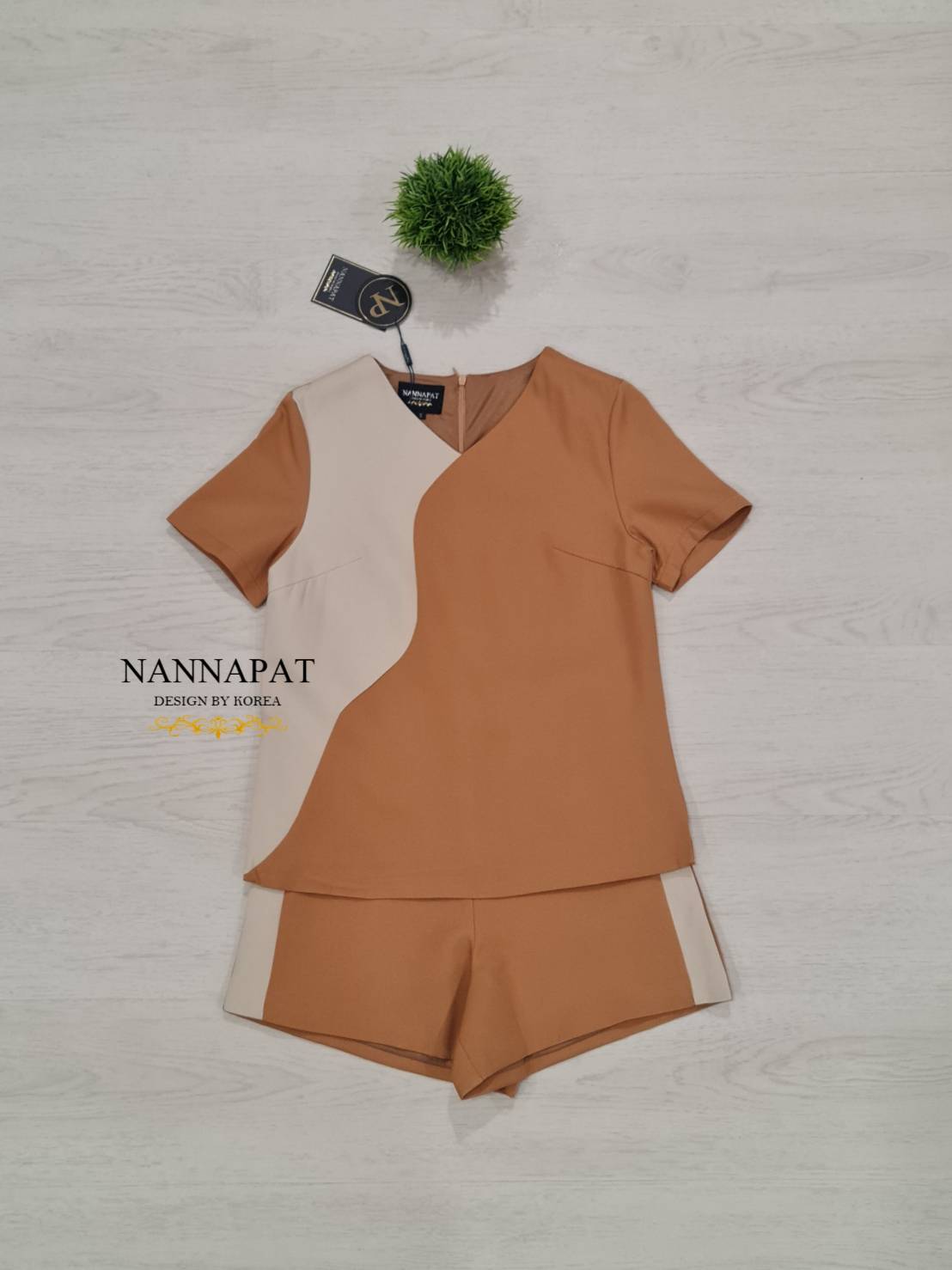 กางเกงขาสั้นตัดแถบสีเก๋ๆคะ