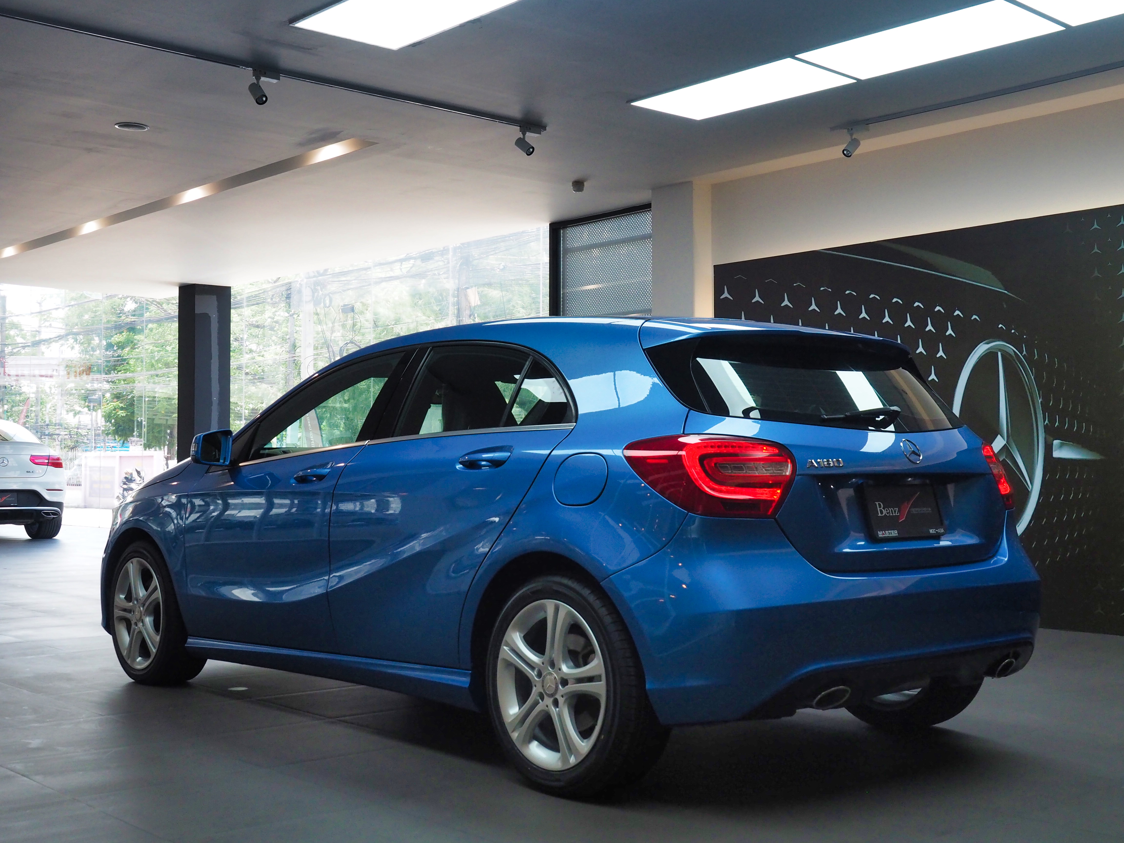 จองแล้ว A180 Urban W176