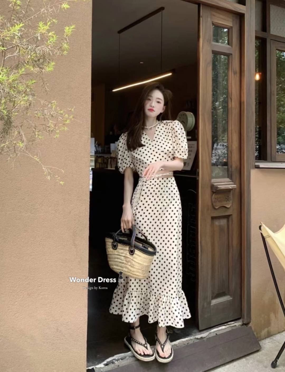 เซทเสื้อกับกระโปรงรุ่นนี้ สวยเก๋