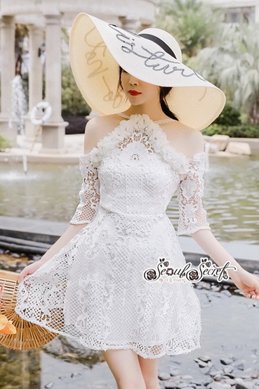 ชุดเดรสเว้าไหล่ช่วงแขนทรงแขนสามส่วน
