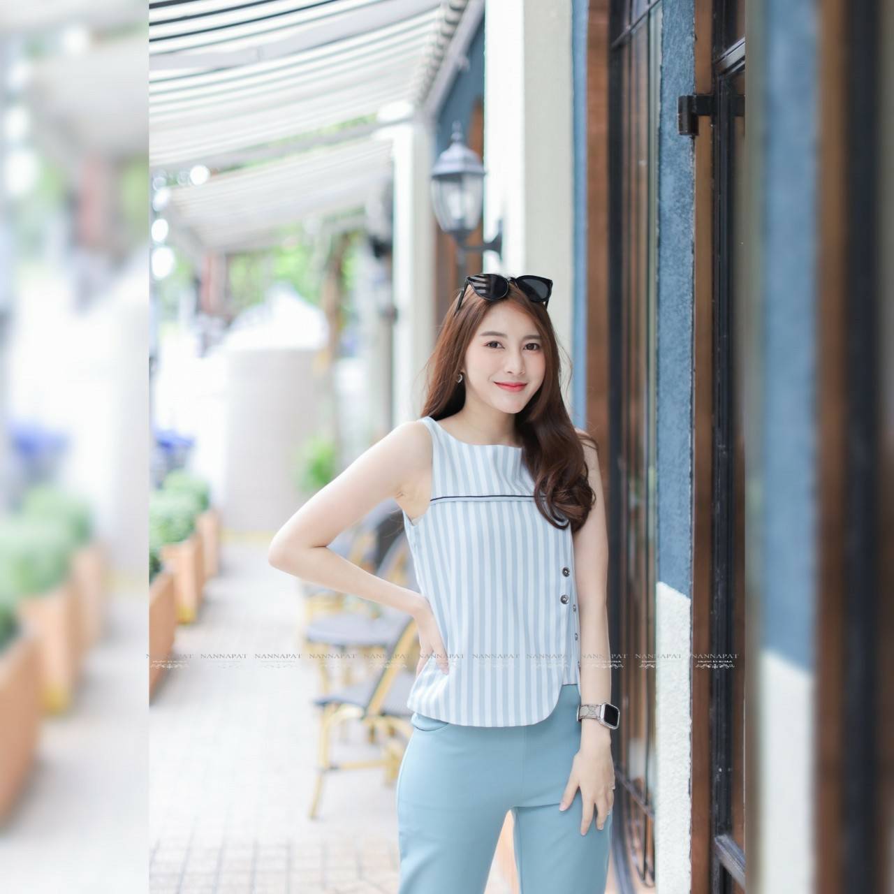 เสื้อเป็นซิปข้างกางเกงทรงสวย