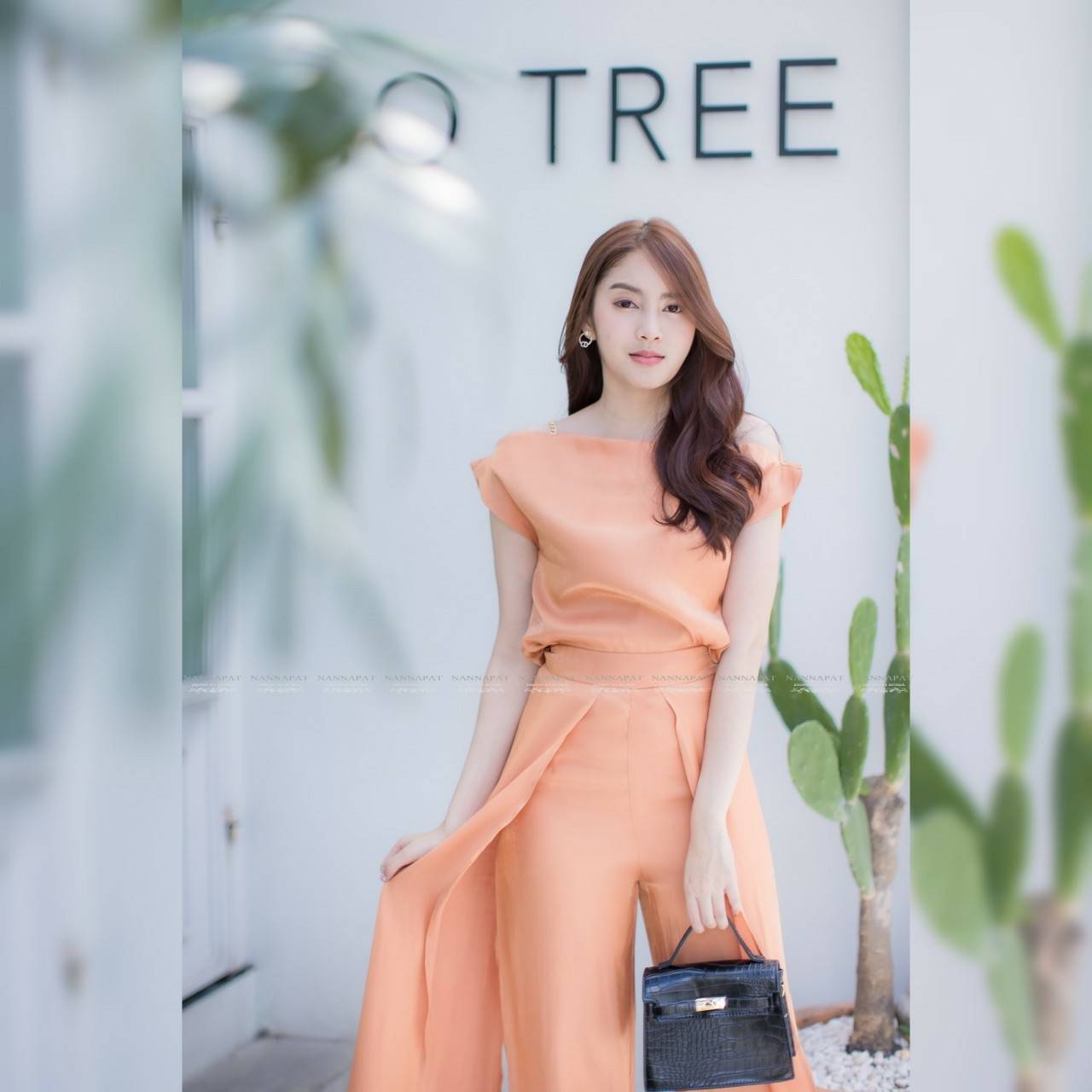 เสื้อสวมหัวไหล่โซ่ต่างระดับกางเกงขายาว