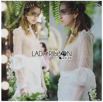 เสื้อลูกไม้ซีทรูตกแต่งขนนกและกระโปรงผ้าลูกไม้