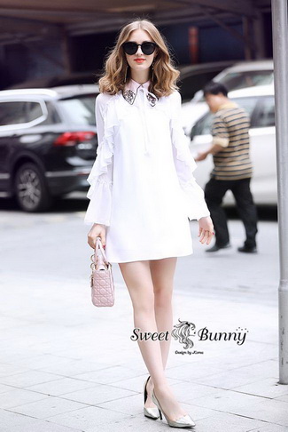 เดรสเชิ้ตสีขาวผ้าชีฟองเนื้อทราย