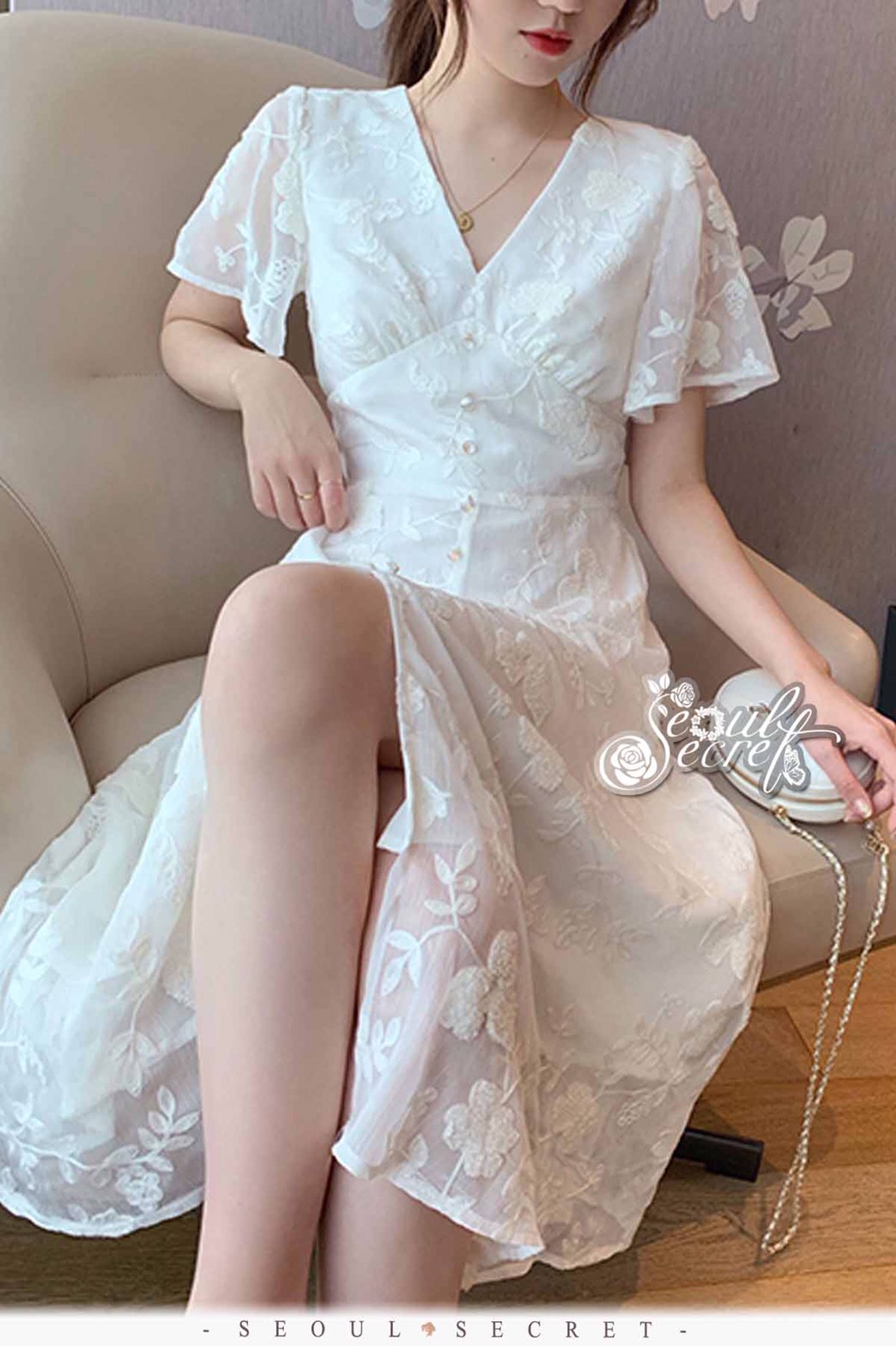 เดรสทรงคอวีนะคะ ทรงแขนสั้นระบาย