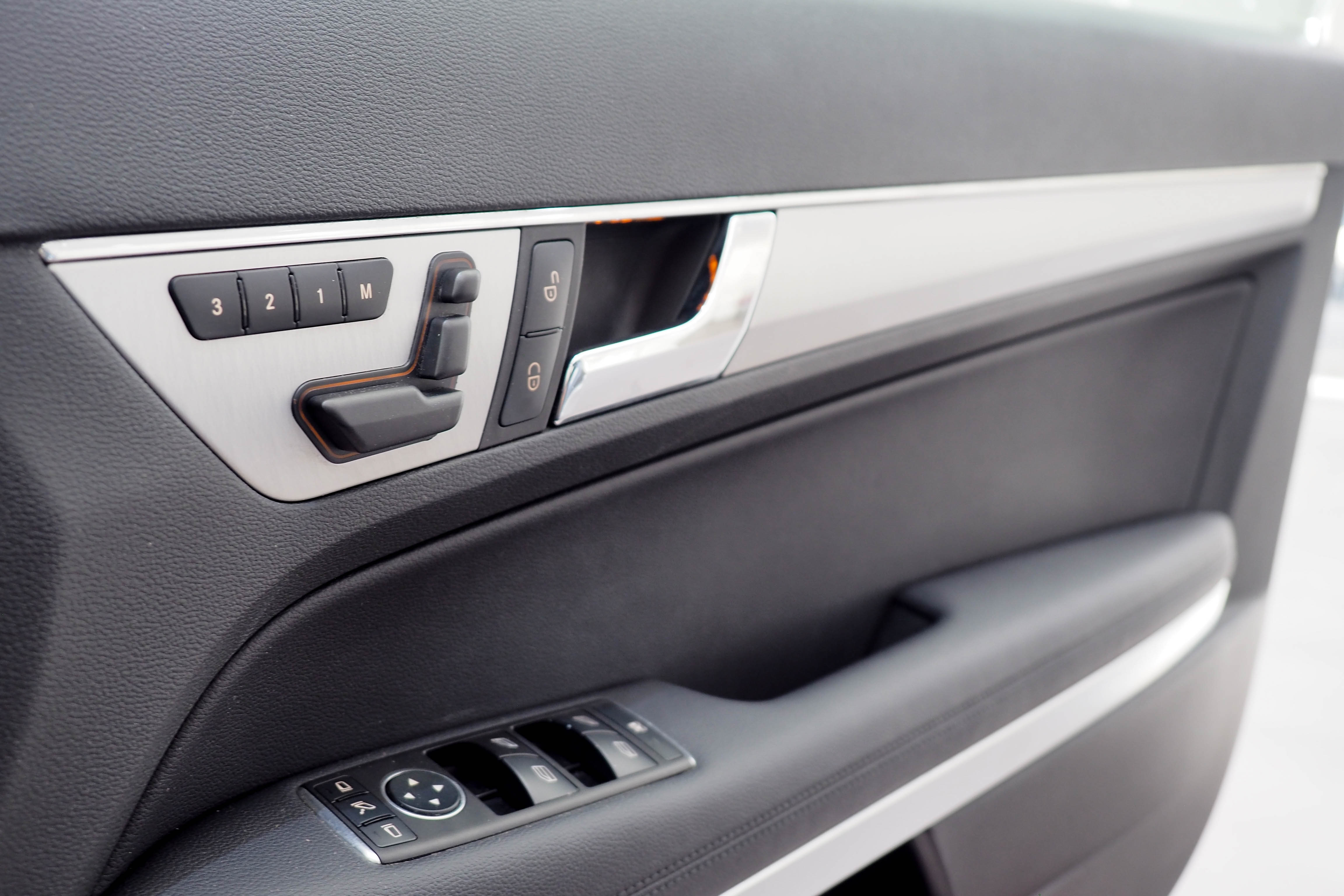 จองแล้ว E250 CGI Coupe AMG BlueEfficency W207