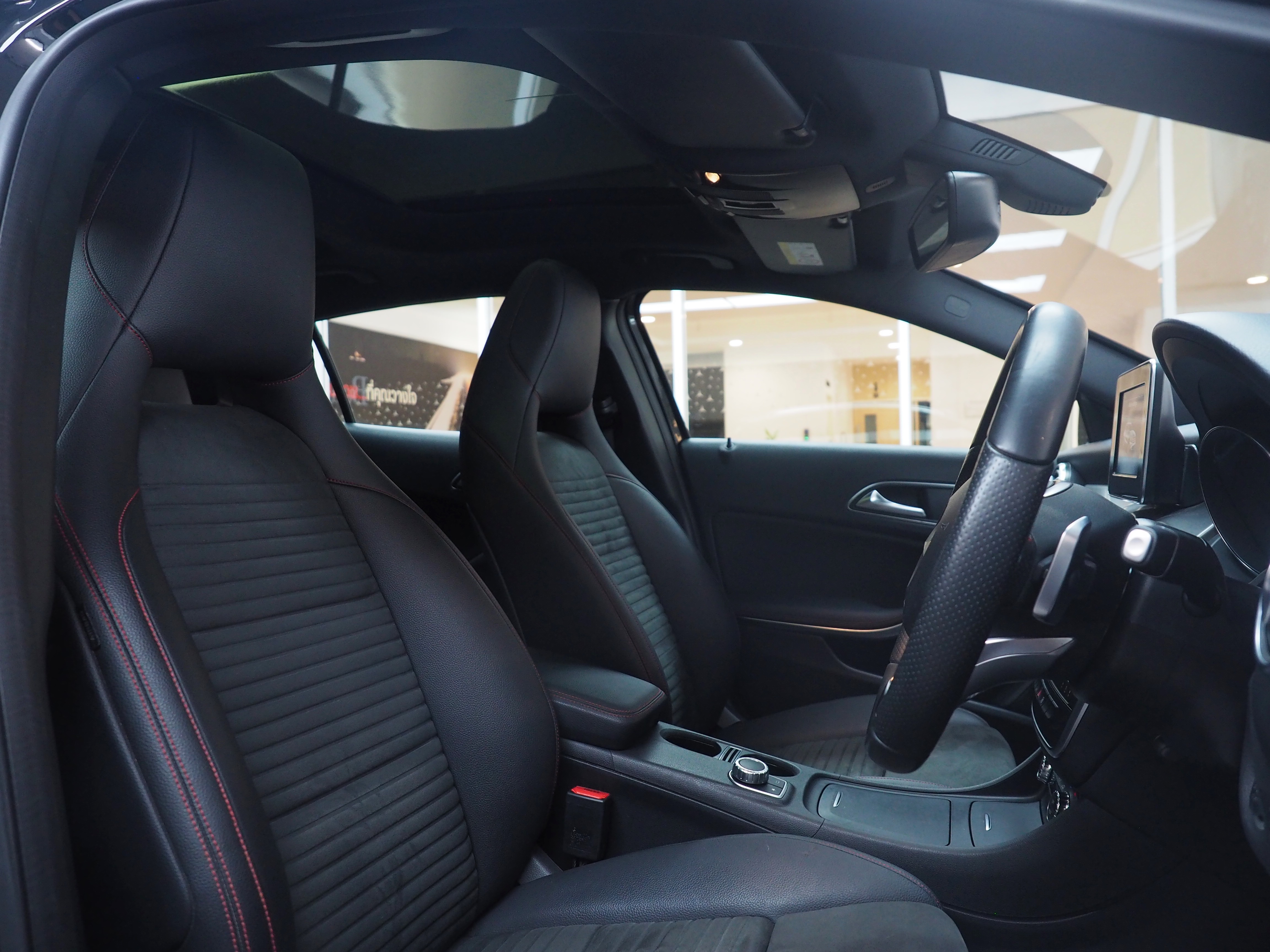 จองแล้ว GLA250 AMG Dynamic W156