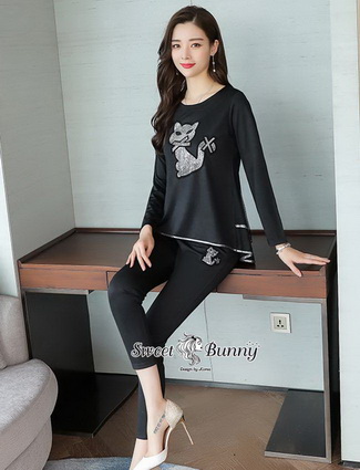 เสื้อแขนยาวทรงเอ ชายเสื้อด้านหลังทำเป็นระบาย
