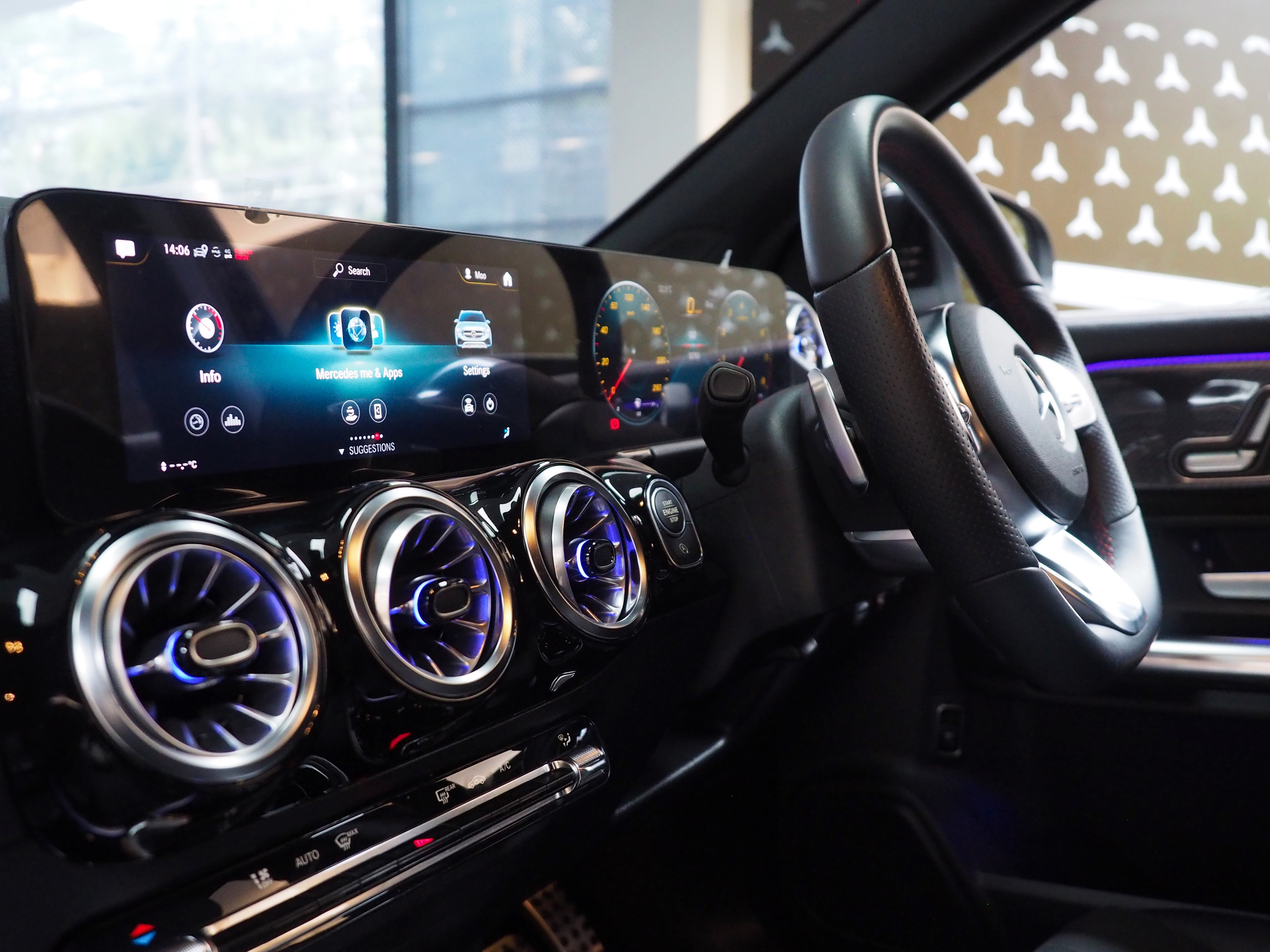 จองแล้ว GLA200 AMG Dynamic W247