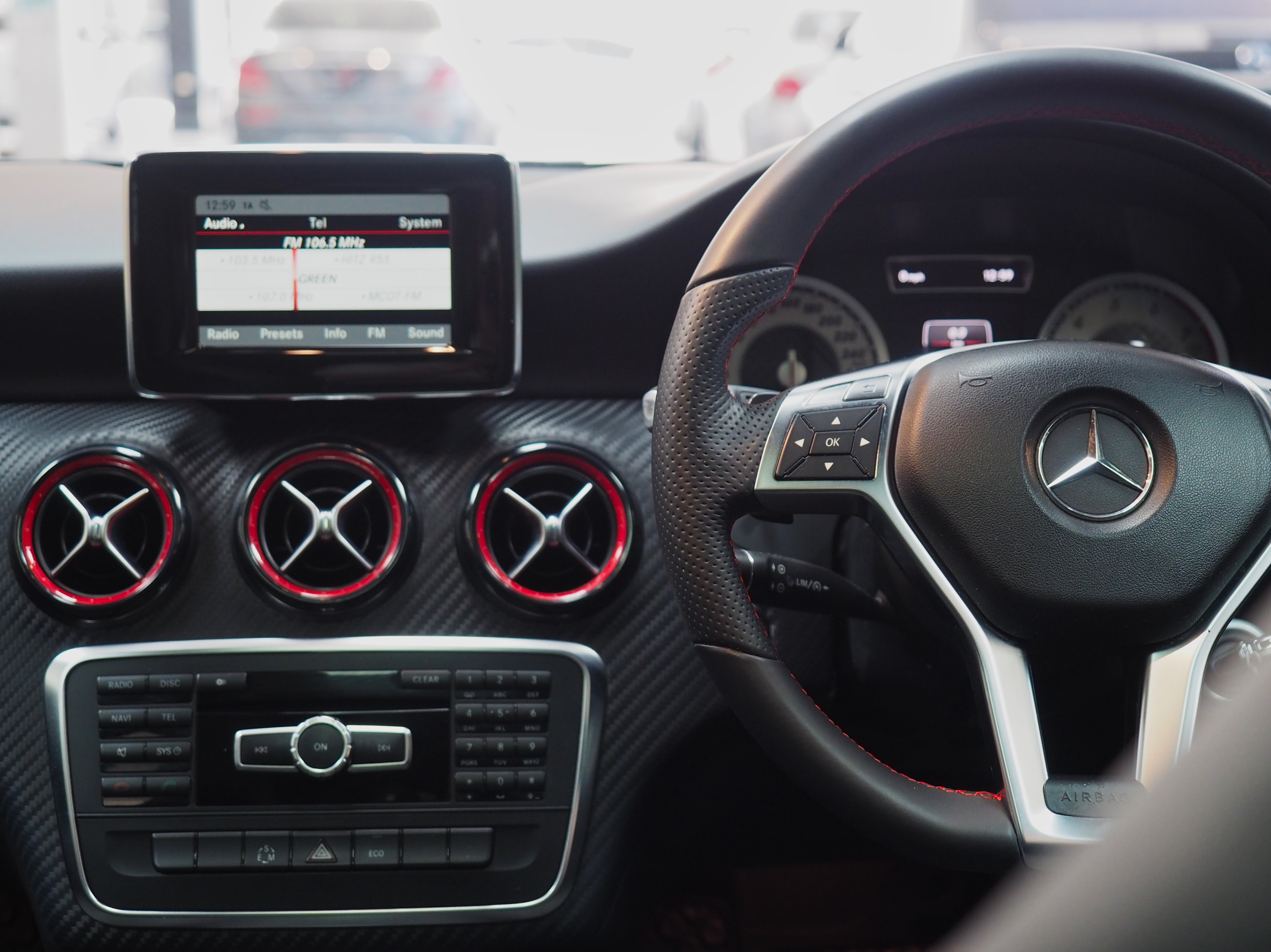 จองแล้ว A250 AMG Sport W176