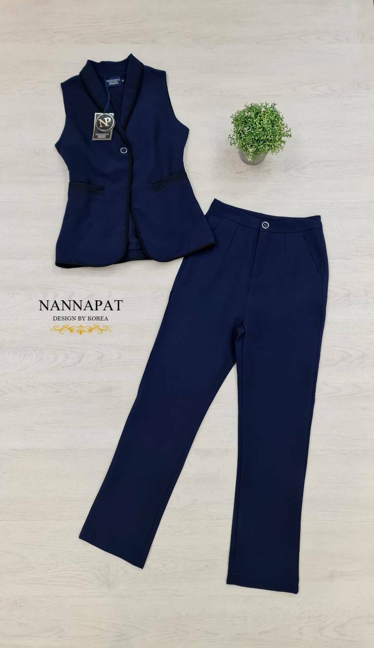 เสื้อแขนกุด ตัดเส้นดำเก๋ๆ กระดุมหน้า