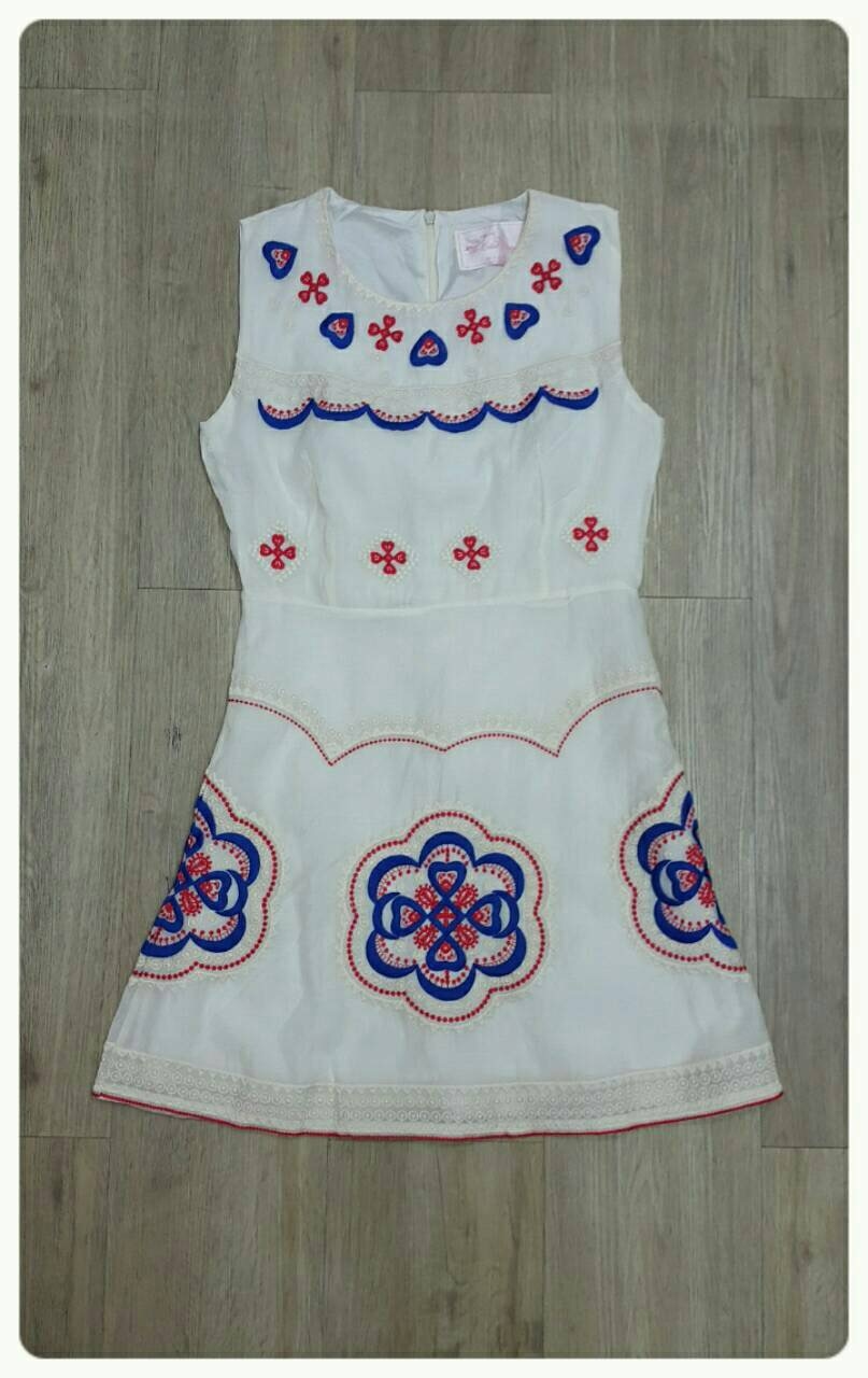 SW18010916 Sweet Bunny Present... Embroidered Romantic Dress ชุดเดรสปักแขนกุด ผ้าเนื้อลินินผสม