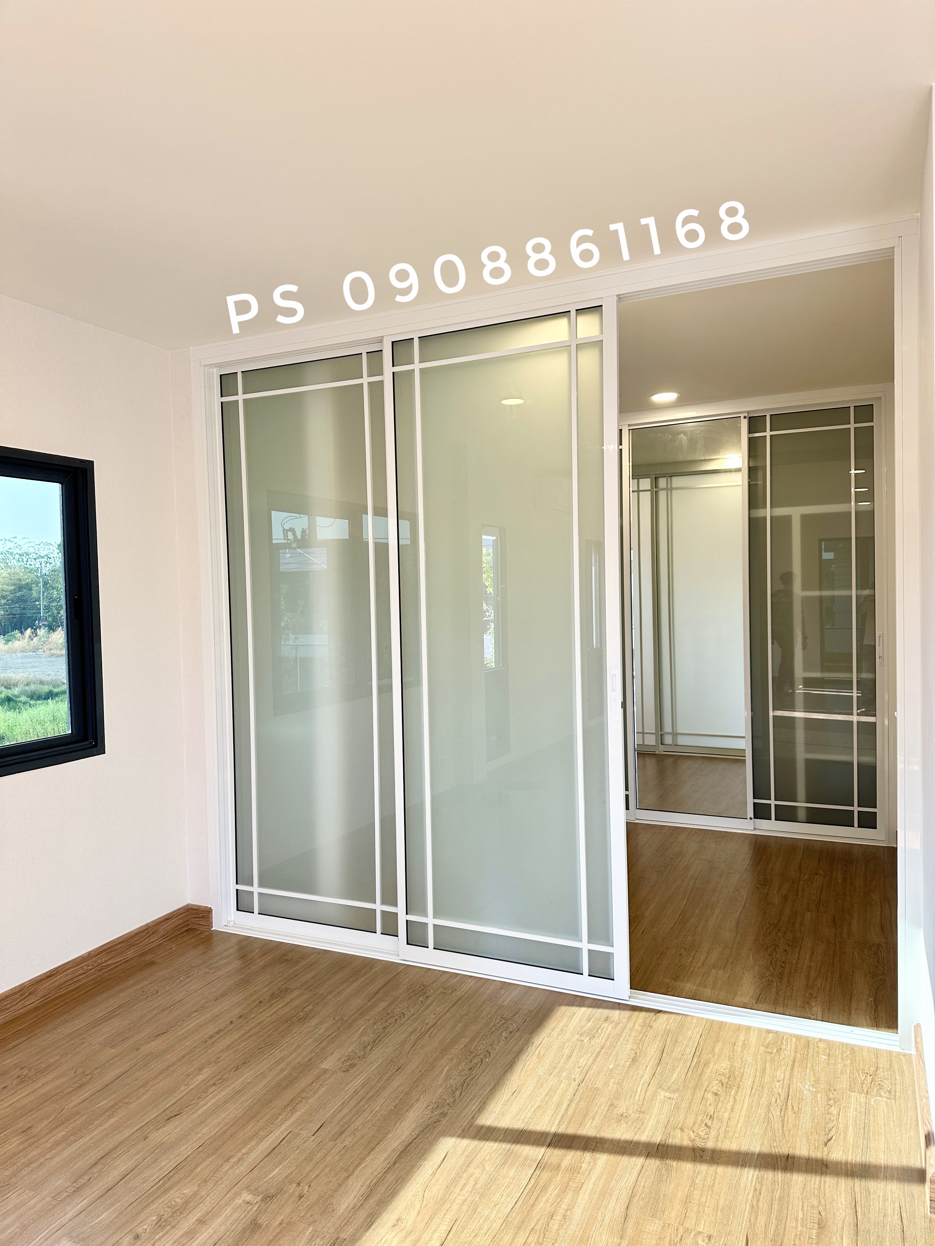 กั้นห้องwalkinclosetพร้อมบิ้วอินตู้เสื้อผ้าเข้ามุมอลูมิเนียมสีขาวกระจกฝ้าคาดลายลูกฟัก