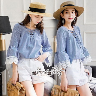 เสื้อคอวีลึกลายริ้วคลาสสิคโทนสีฟ้า