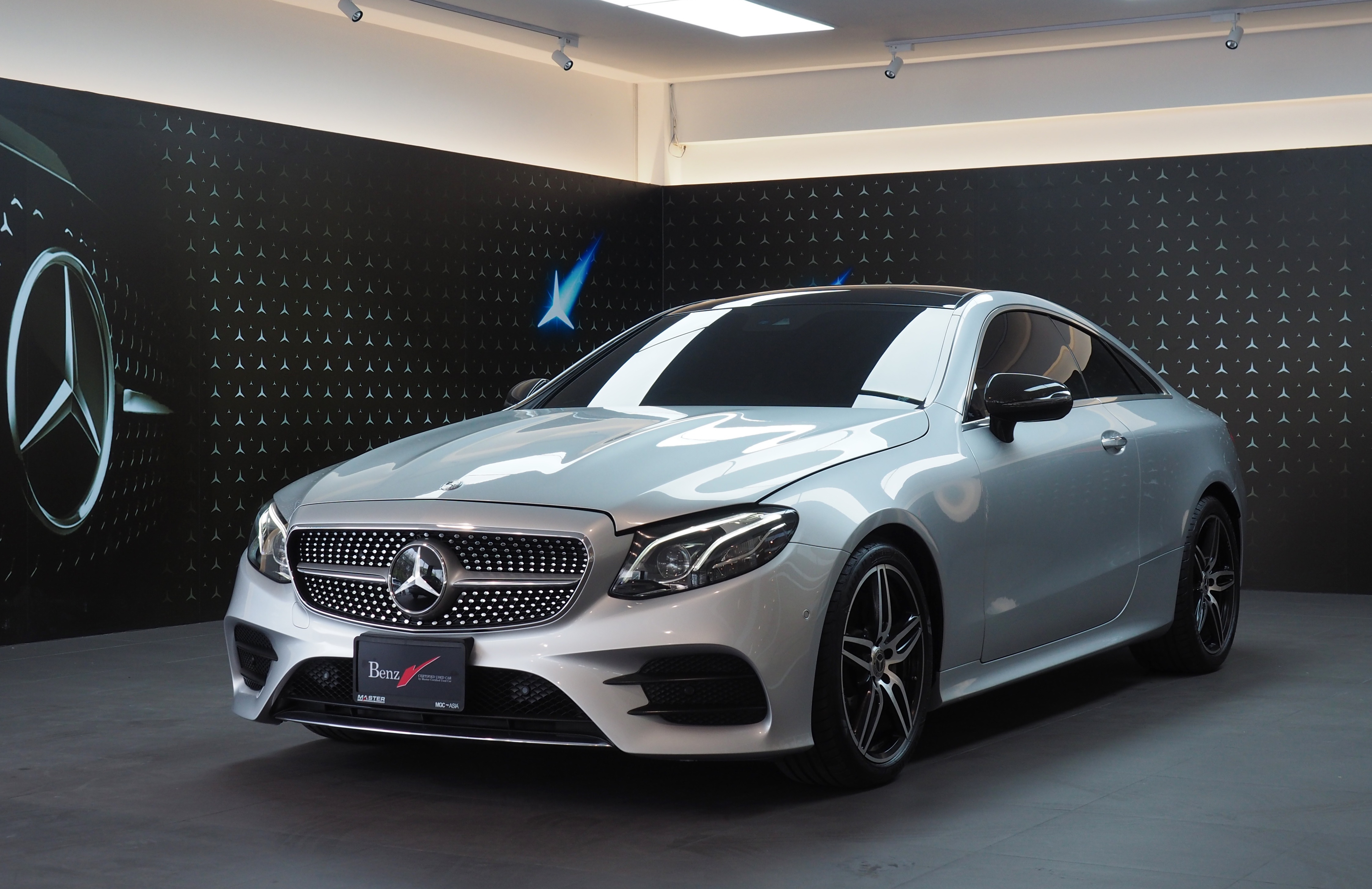 จองแล้ว E200 Coupe AMG Dynamic W238