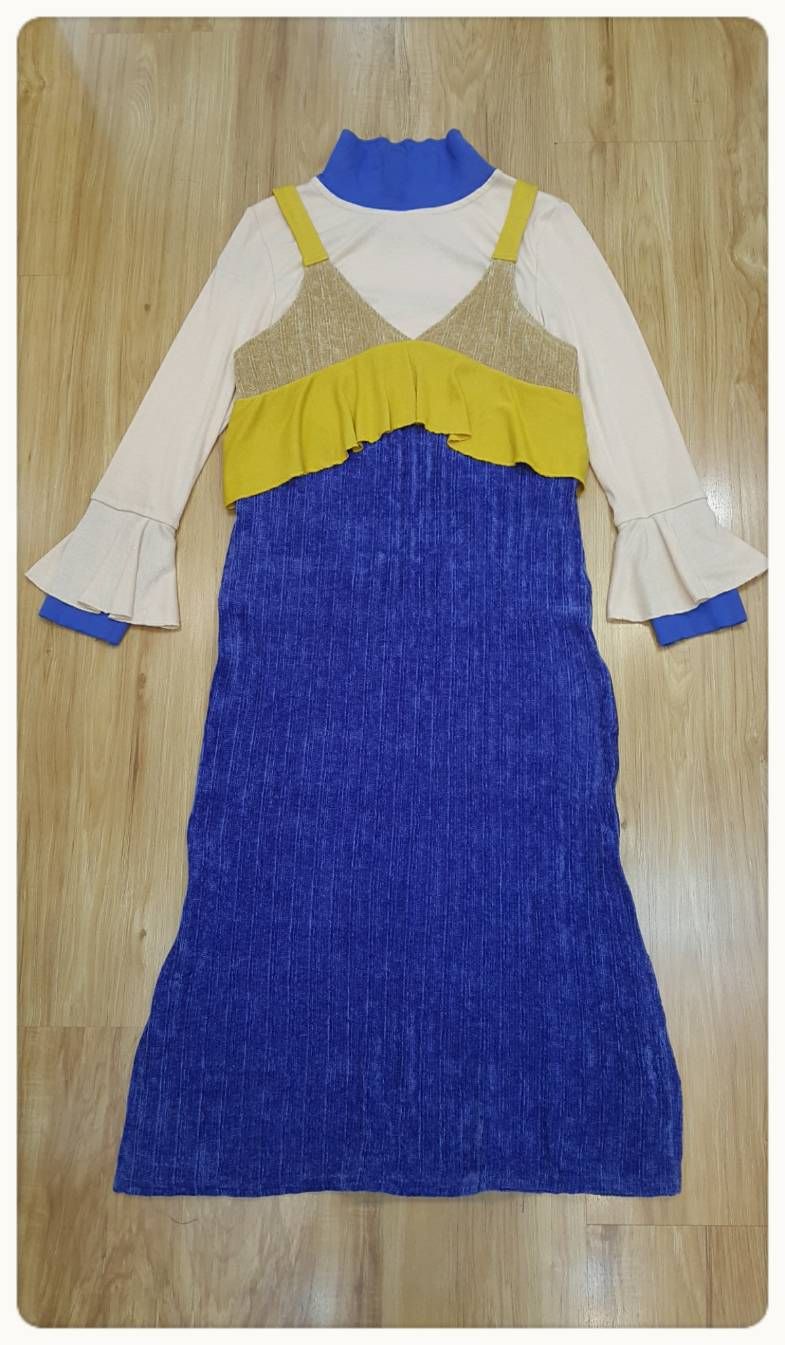 เสื้อผ้ายืดเนื้อดีนิ่มใส่สบายสีครีมขอบน้ำเงิน